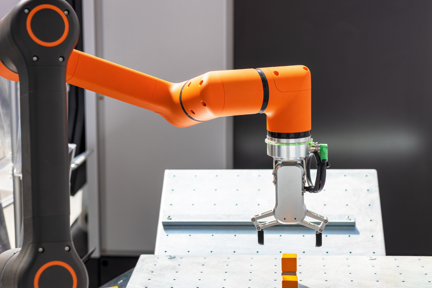 伝統的手法から最新Deep Learningまで<br>HALCONで実現するロボットピッキングのすべて